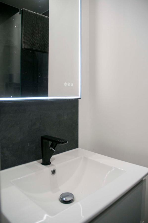 Charming Studio In The Heart Of The Marais *