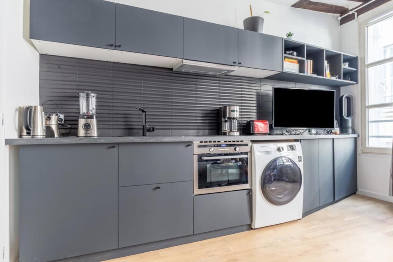 Charming Studio In The Heart Of The Marais