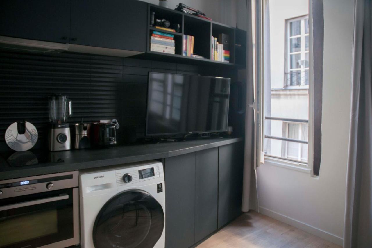 Charming Studio In The Heart Of The Marais Apartment *